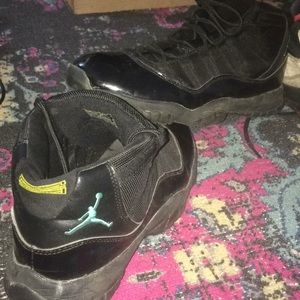 Men’s basketball shoes size 11 used black beaters